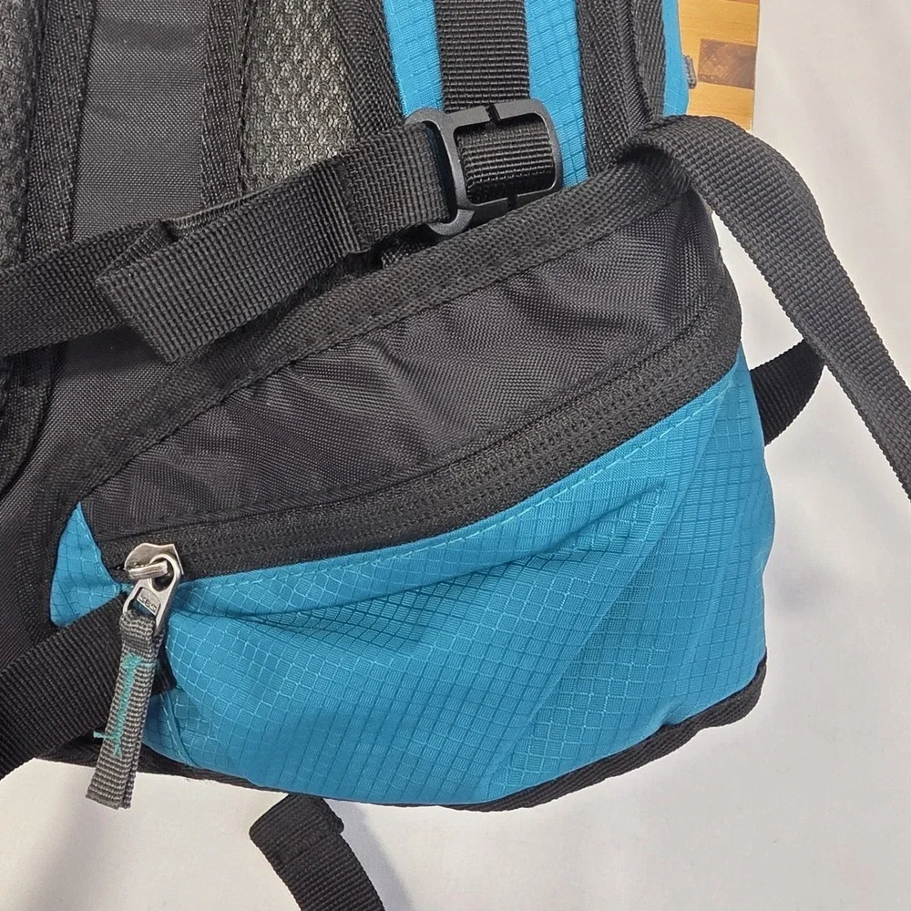 MothyBot Hydration Pack Backpack 2L Bladder Hiking Camping Blue Reflective
